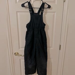 Kids ski bib.. gently used.size small 8. Black